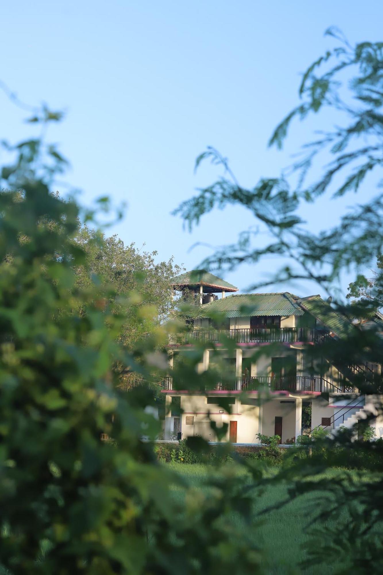 Birdsong Leisure Resort Tissamaharama Exteriör bild